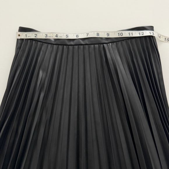 French Connection Black Pleated Faux Leather Mini Skirt - Picture 6 of 8